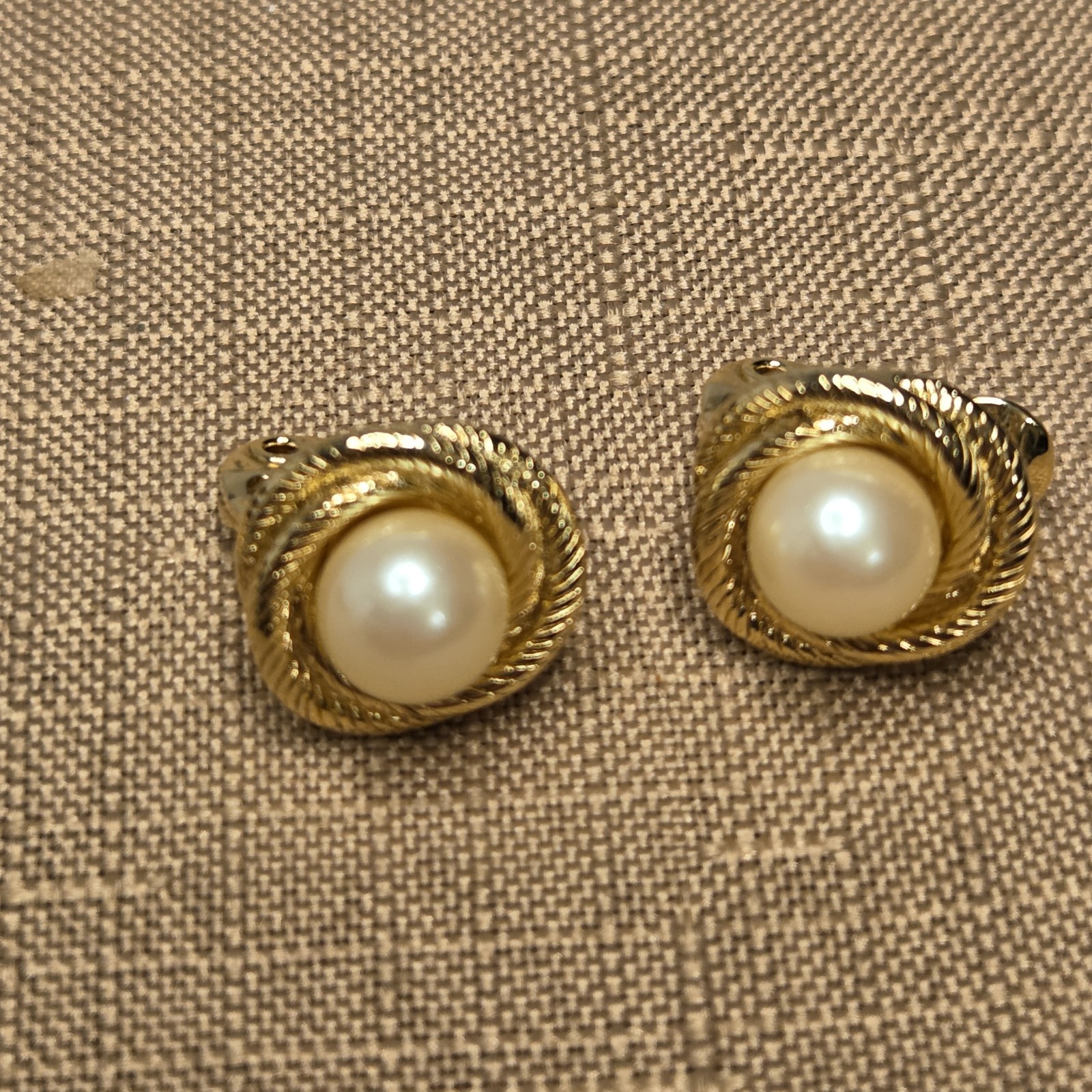 Lot Vintage 60s-80s Clip-On Earrings: Crown Trifari Silver Leaf, Monet & Pearl