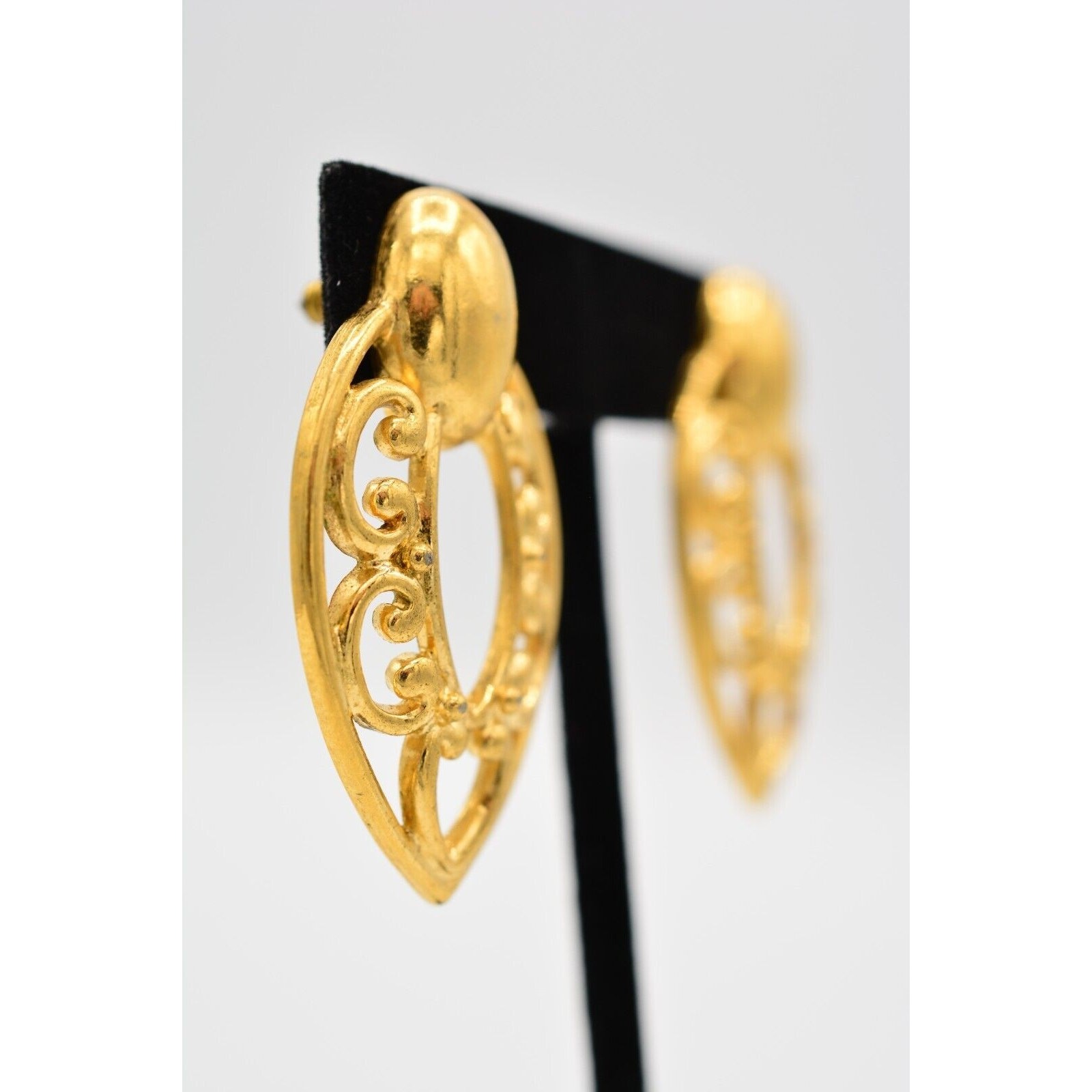 Vintage Retro Post Dangle Earrings Gold Tone Filigree Drop Chunky 1980s Bin1