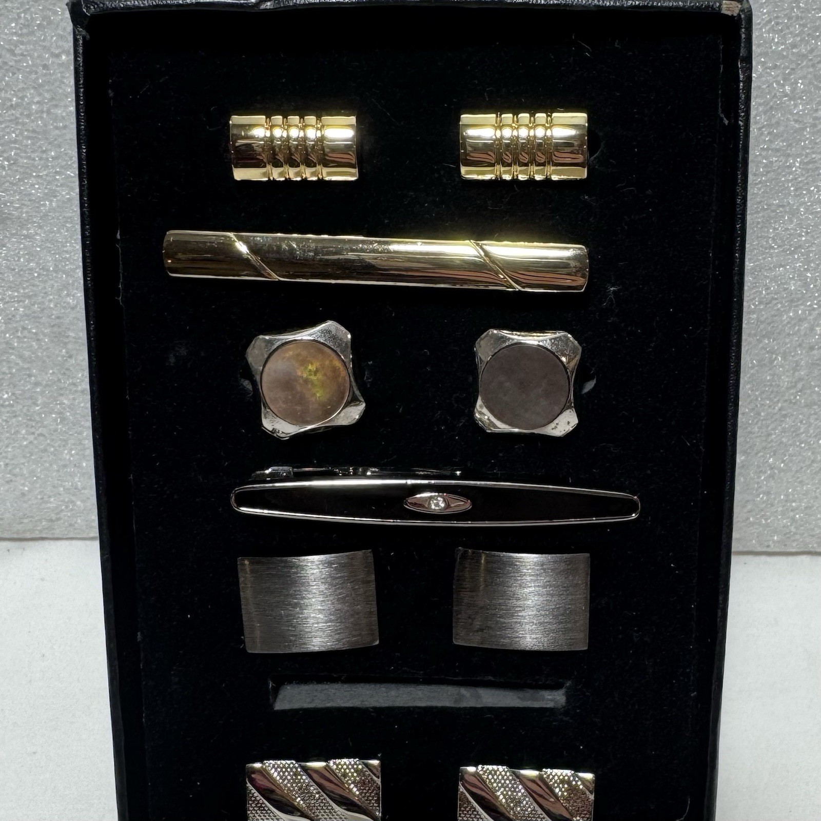 Lot of Cufflinks and Tie Clips Gold Tone Silver Tone Gunmetal 11 Pieces