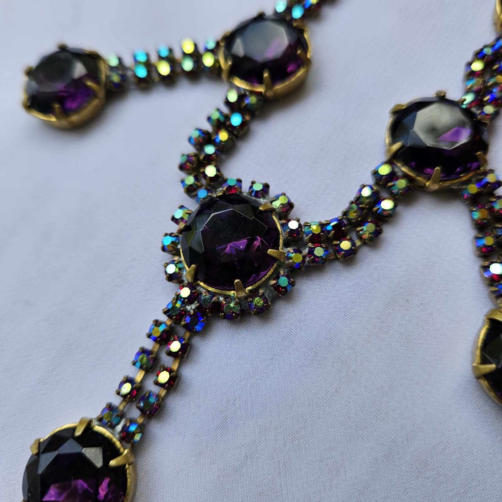 1940s RARE HOBE FIVE PENDANT PURPLE HEAD- LIGHT ORIGINAL COND FESTOON NECKLACE