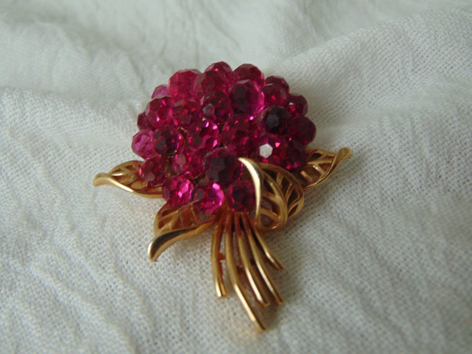 vintage crown Trifari signed Fusia Briolette crystals cluster floral brooch