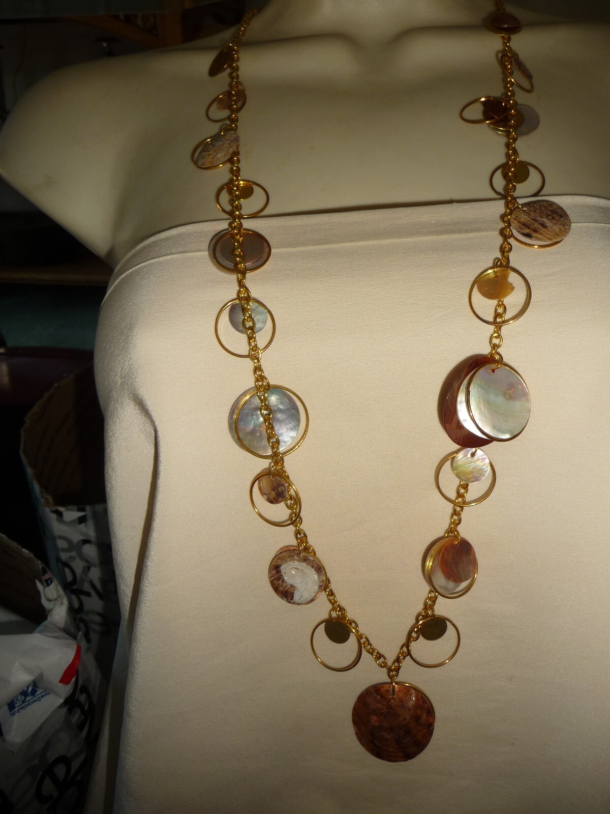 MOP & GOLD TONE DANGLE CIRCLES ON 16″ L GOLD TONE CHAIN NECKLACE #17/12K