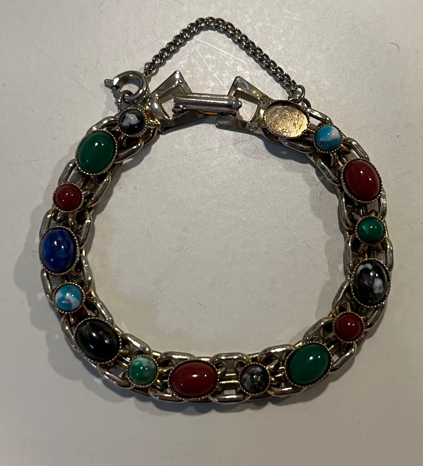 Vtg GREEN/BLUE/RED/BLACK Carbochon Gold Plated Link BRACELET 7″ (Missing Stone)