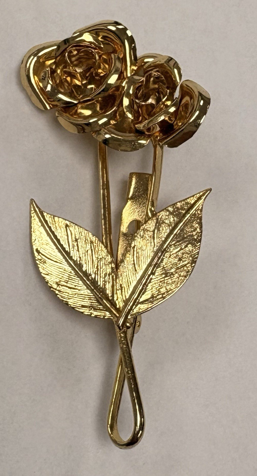 Vintage Gold Tone Two Rose Bud Bouquet Brooch Pin 2.5” Unmarked Textured Leaves