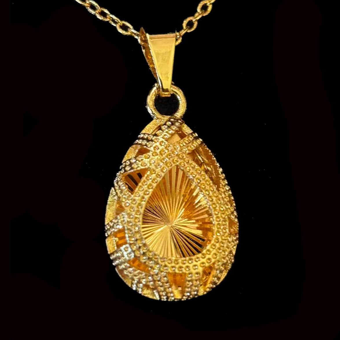 VTG Hollowed-out Gold-plated (NOT SURE) Pendant Necklace, marked ‘999’