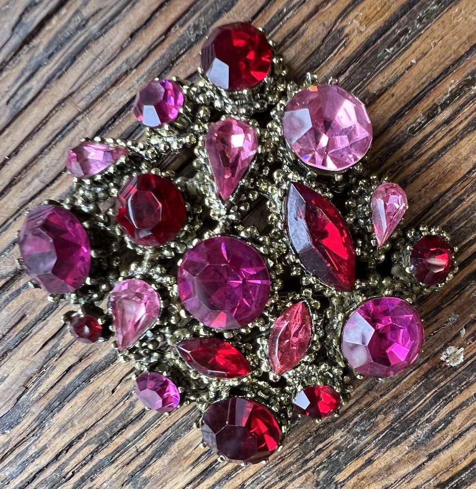 Vintage Weiss Shades of Pink & Red Different Shapes Brutalist RS Pin 2 1/4″ H”