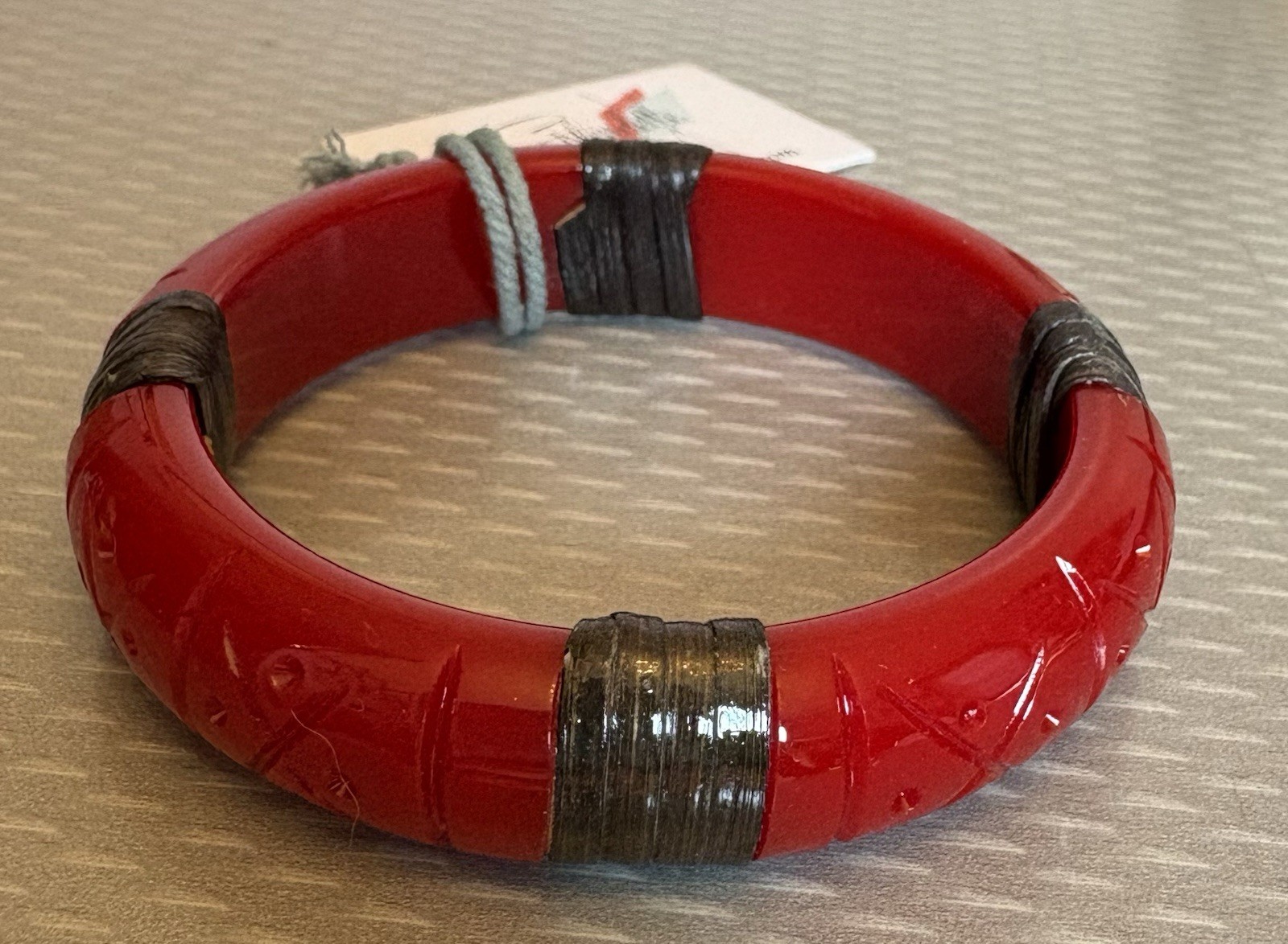 Carved Red Fakelite Plastic Bangle Bamboo Wrapped Splendette w/tag 6.5″ SMALL