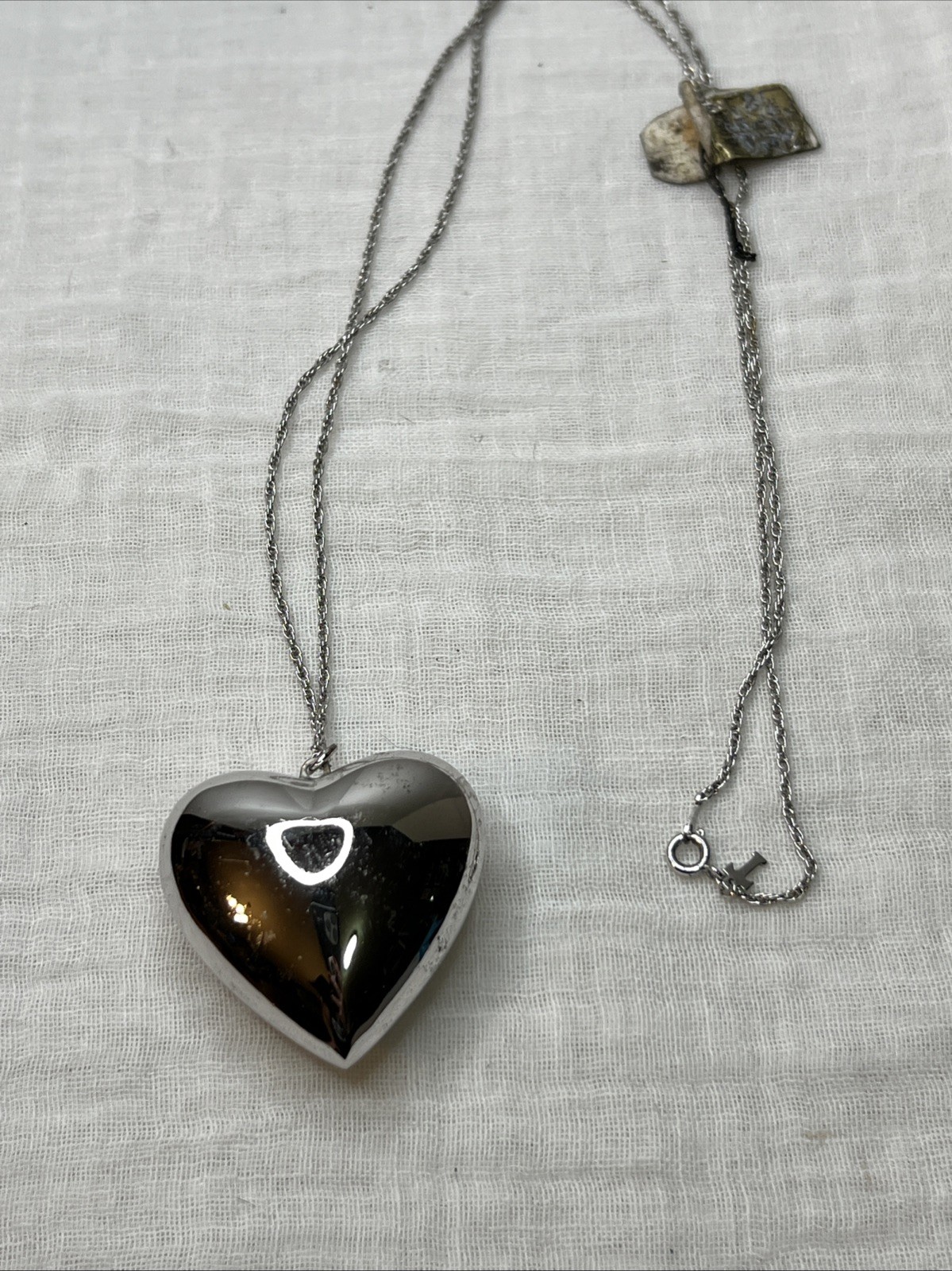VTG NWT Crown Trifari Puffy Heart Necklace Silver Tone 28” NOS 1978-85
