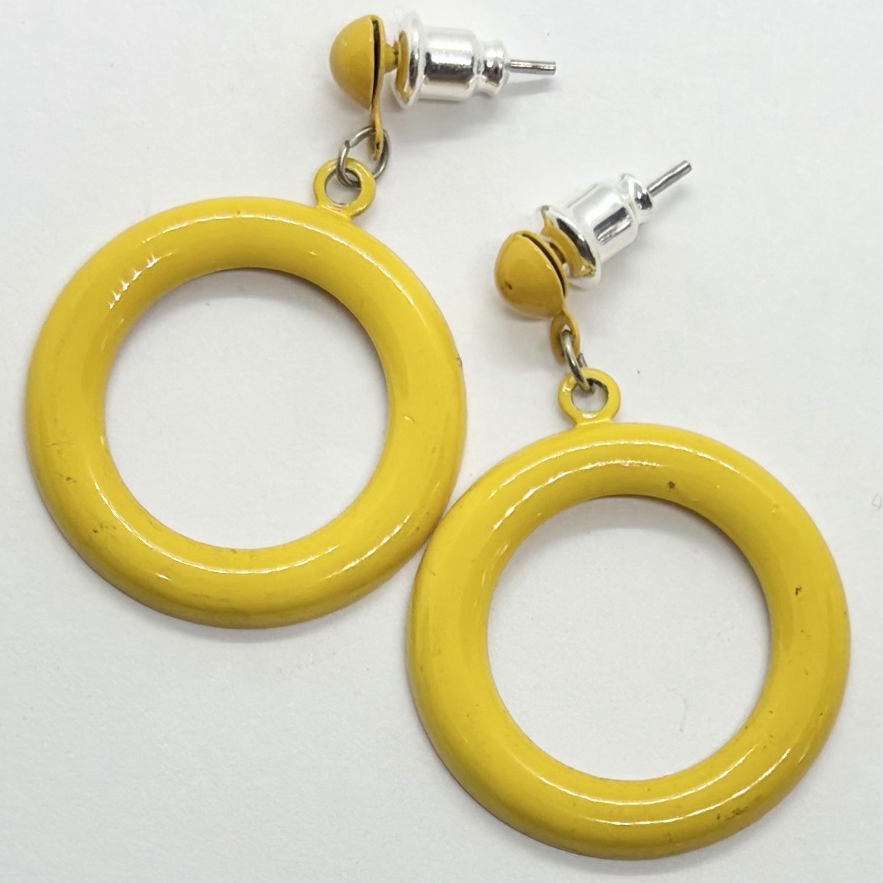 Vtg 70’s Pop Art Solid Yellow Enamel Circle Drop Hoop Door Knocker Earrings Post