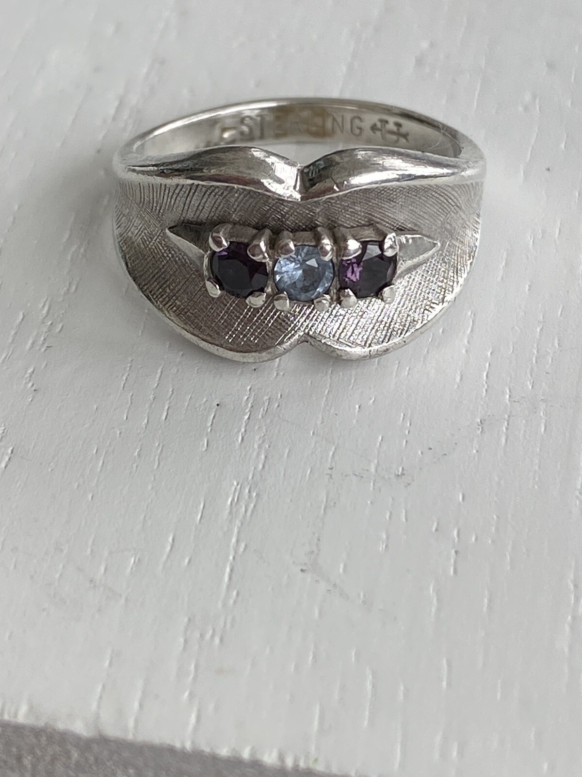 Sterling Silver Ring UNCAS Concave Purple Blue Gemstone Size 6.75 – 4.5g Vintage