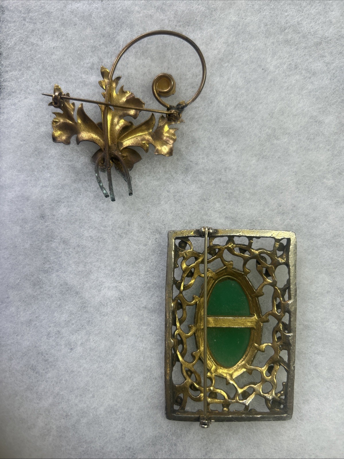 (2) Vintage Brooches 1940’s Unknown Metal Amber Stones Green Oval Stone