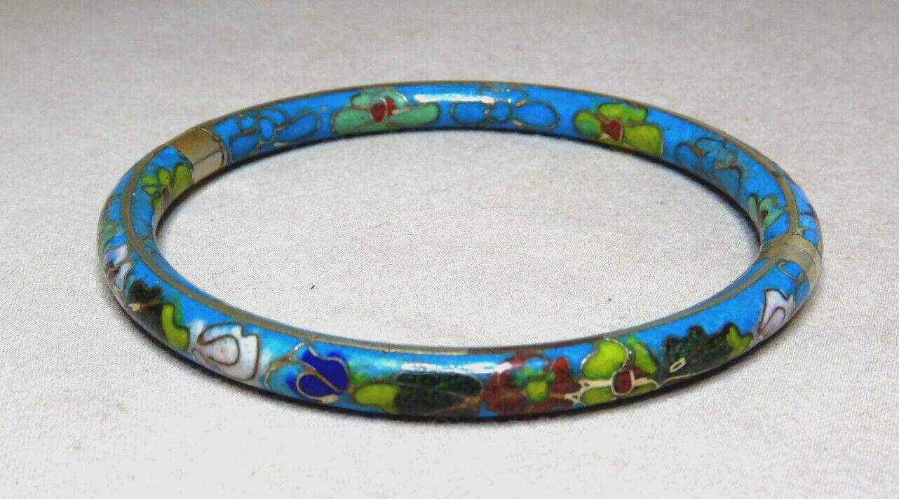 VINTAGE CHINESE BRASS AND ENAMEL CLOISONNE OPENING HINGED BANGLE 3677