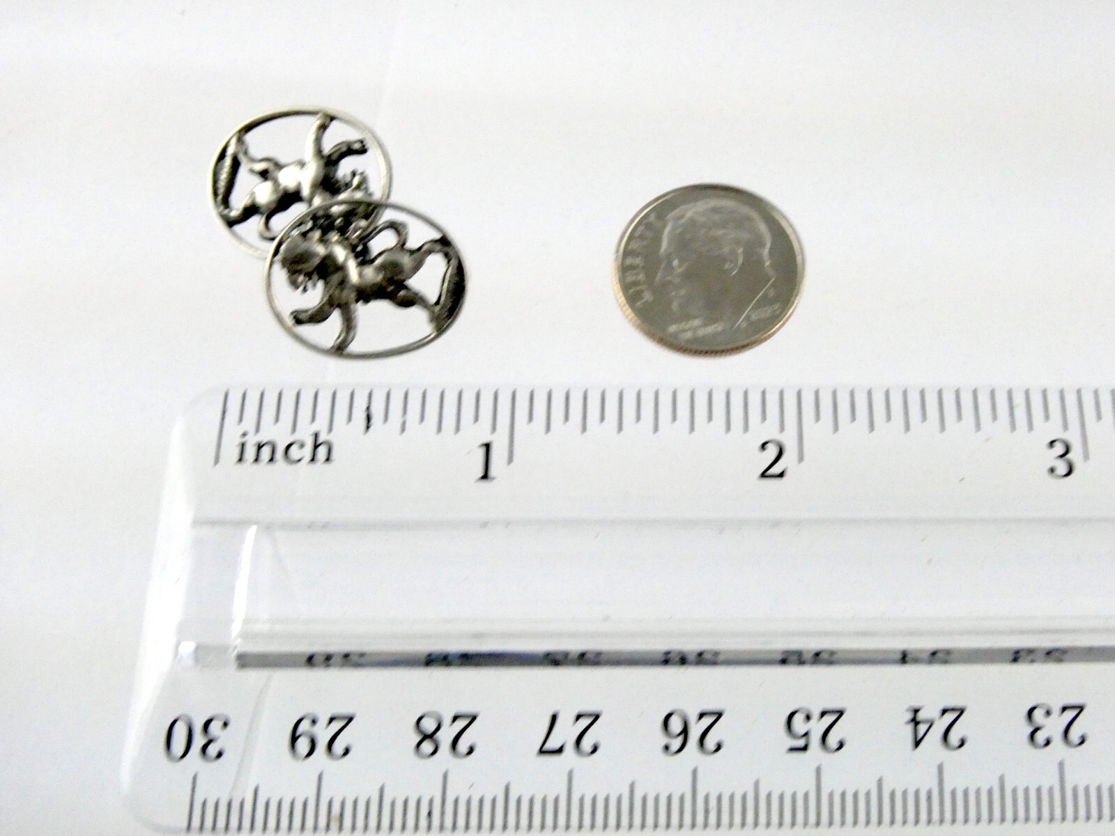Vintage SINGLE Unmarked Sterling Silver Lion Rampant Cufflink 3.3g 5/8 In Front