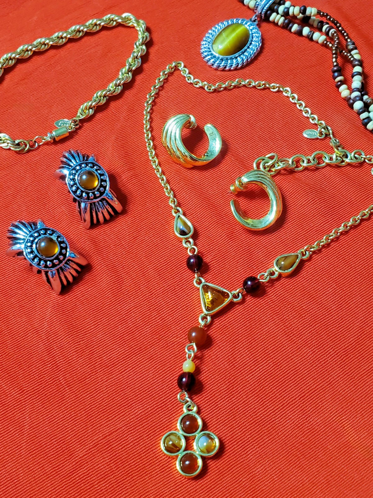 Mixed Lot 5 Pieces * Monet * Avon * Emma Paige *2 Neck*2 Sets of ER*1 Bracelet