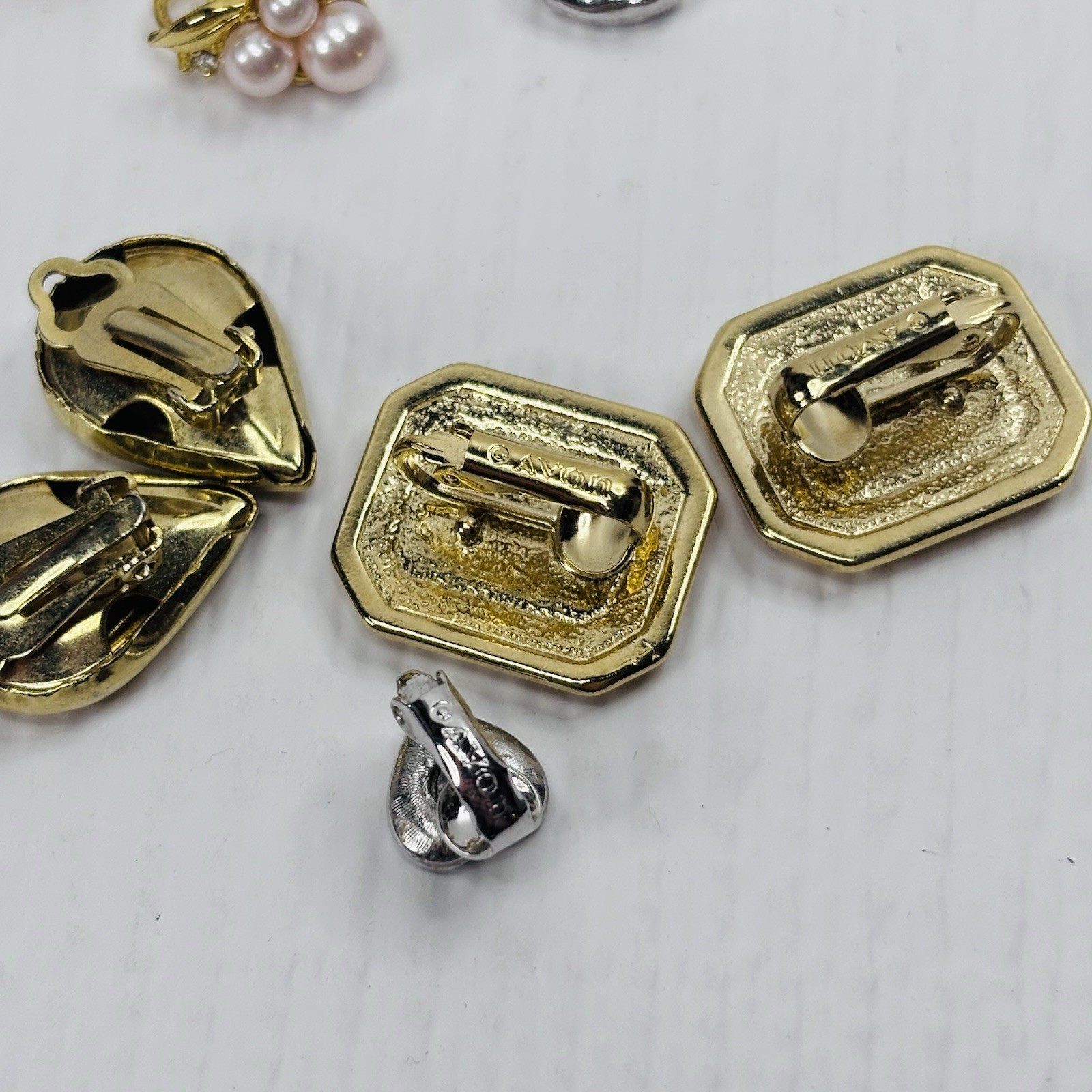 Vintage Jewelry Lot of 4 Pair Clip Earrings AVON & Unbranded B970