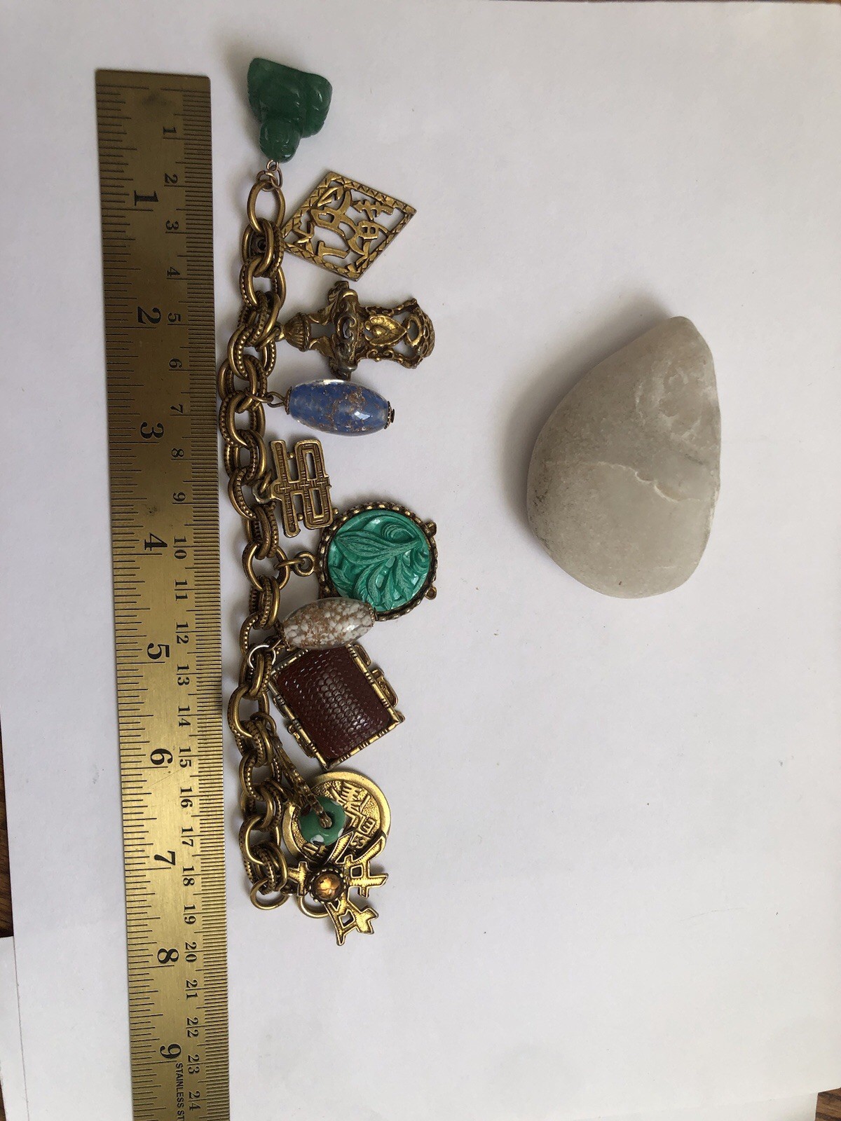 VTG Gold Tone Bracelet W/ Charms, Asian Theme To It.Beautiful And Colourful