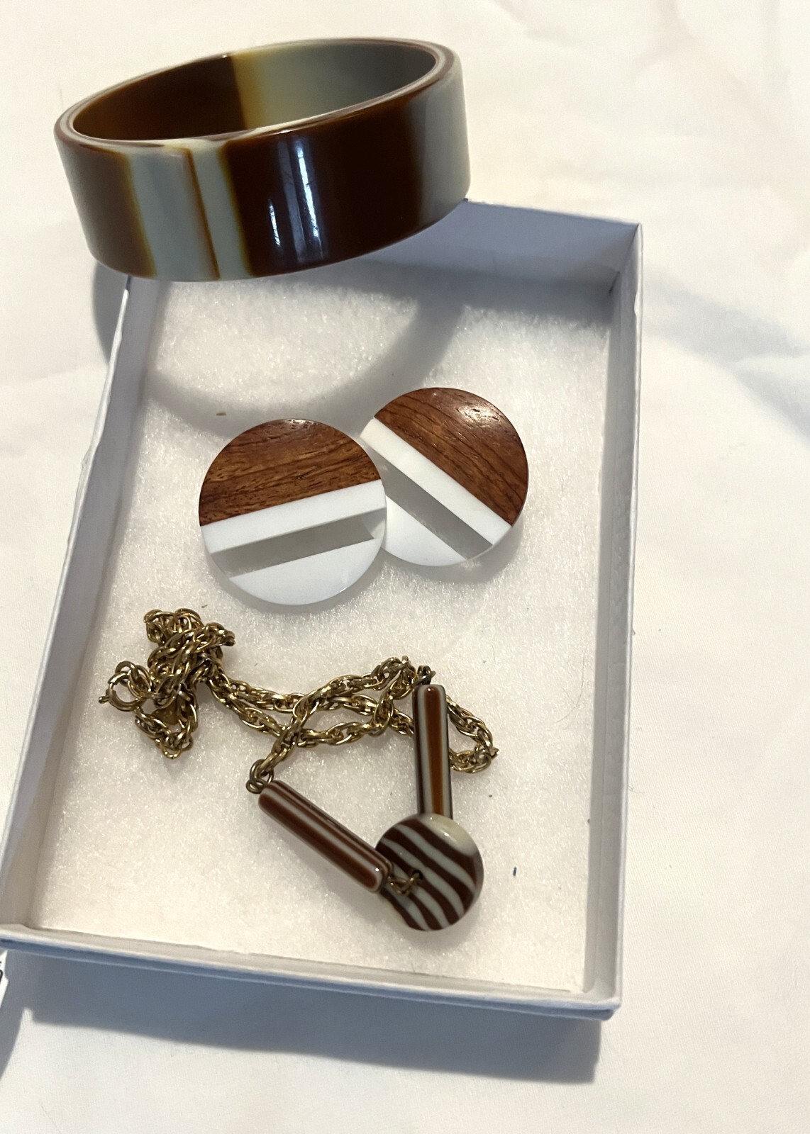 Celebrity NY Wood Cream and Brown Lucite Choker, Bangle Bracelet & Earrings Set