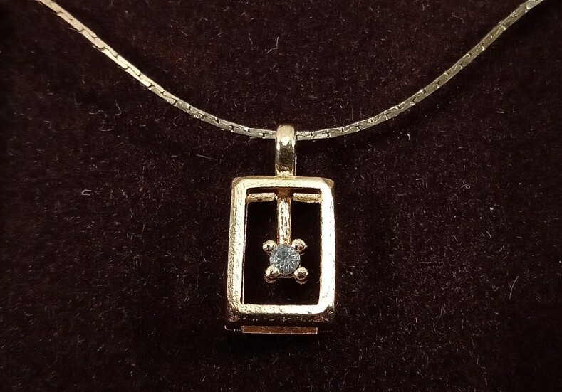 Ronte Beverly Hills VTG Simulated Diamond Shadowbox Necklace 17″ Snake Chain