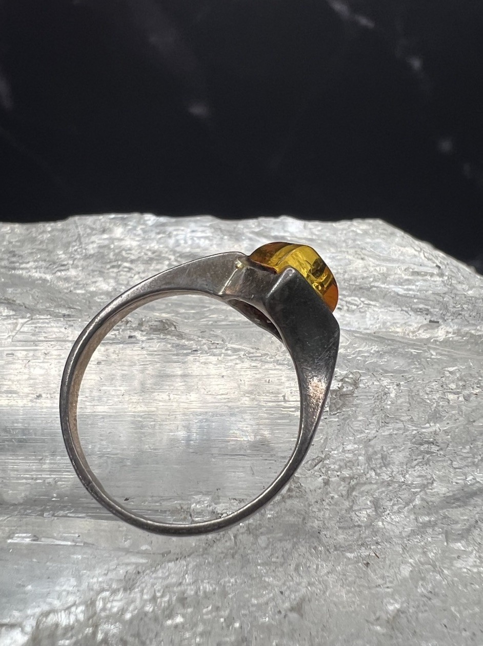 Vintage 925 Sterling Silver Honey gold Amber Square Cabochon Ring Size 6.75