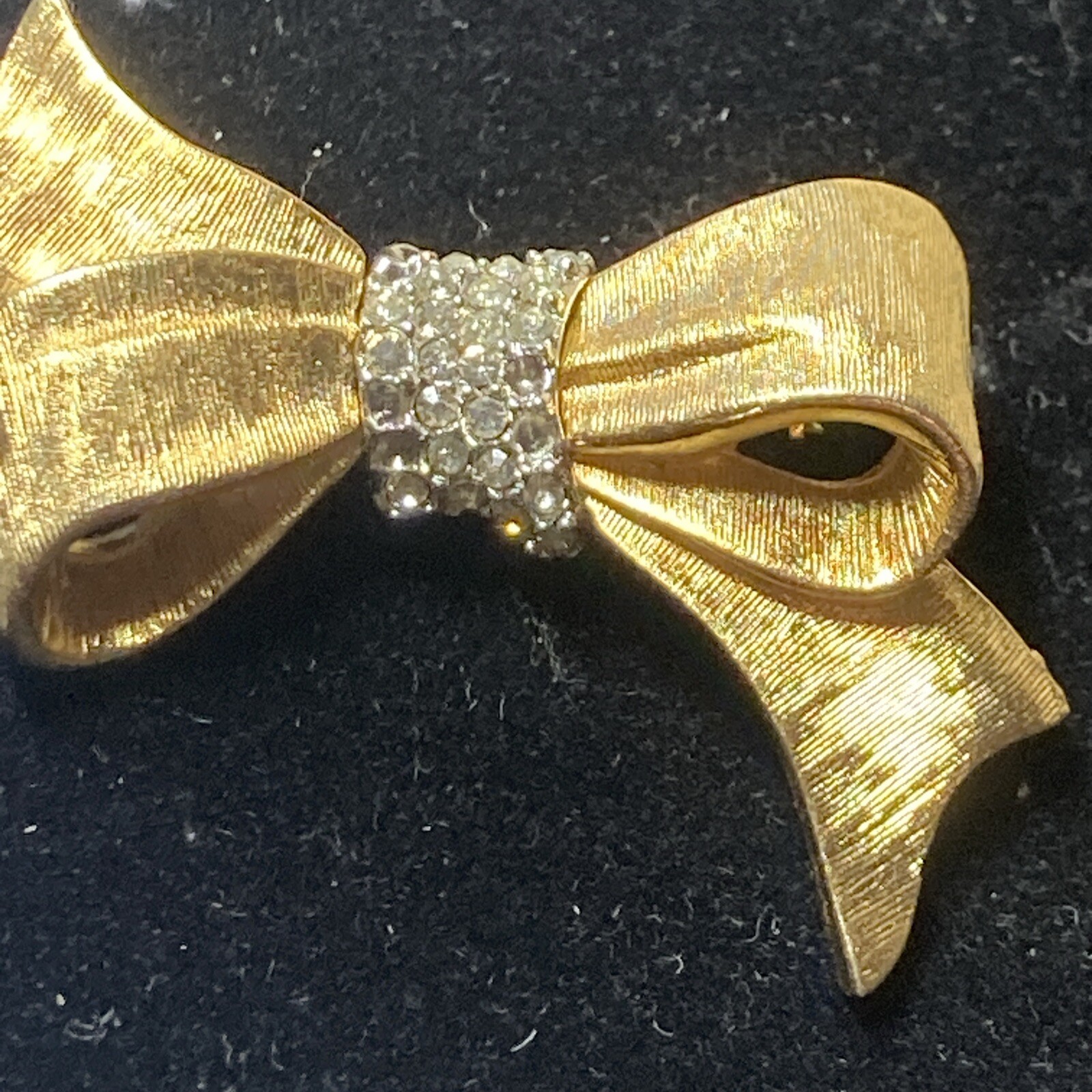 SIGNED MARVELLA Brooch Pin Clear Glass Rhinestones RARE 1.53″ w Pettit Gold tone