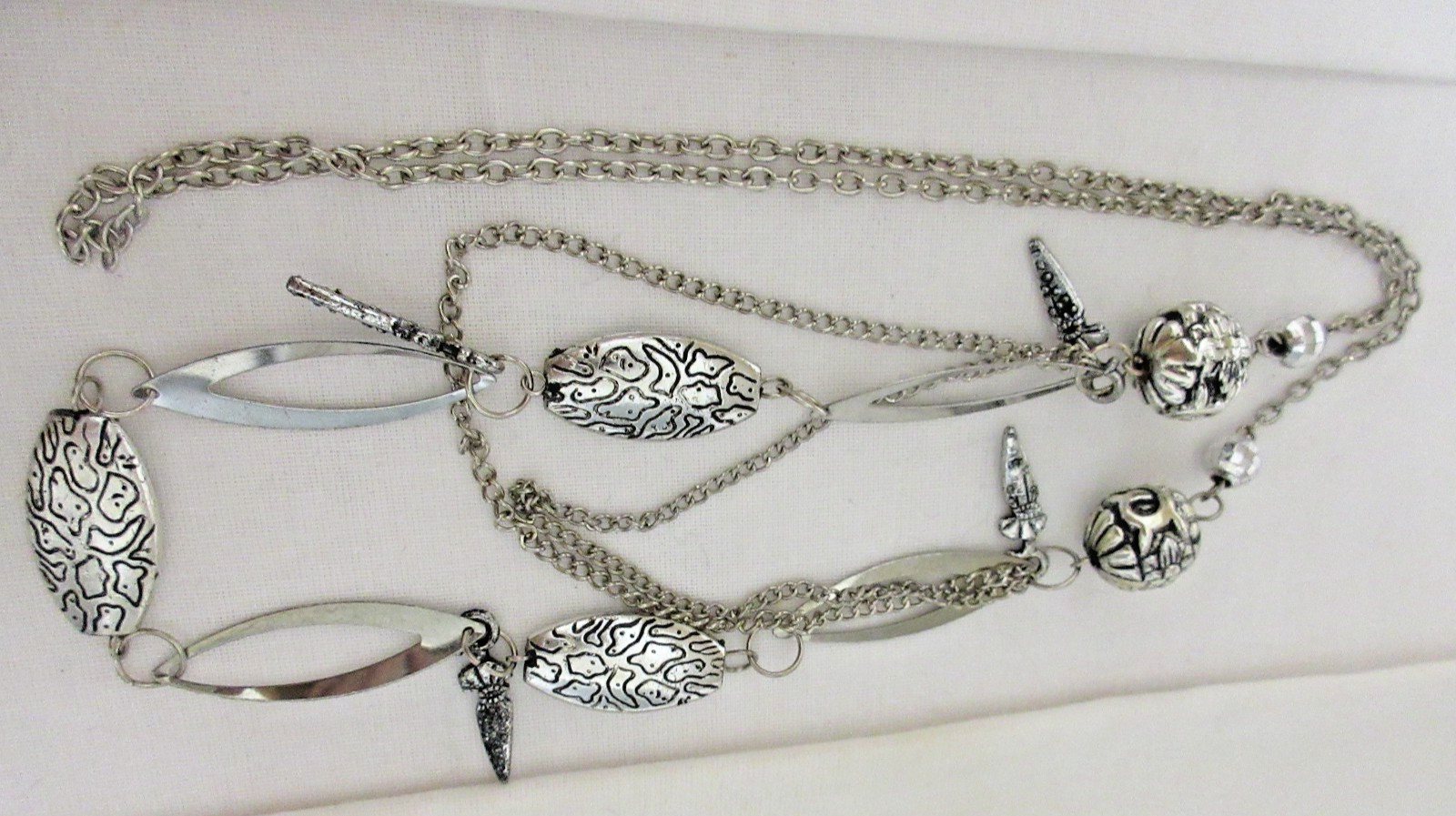 Vintage Layered Silver Tone Molded and Etched Bead Necklace 30″