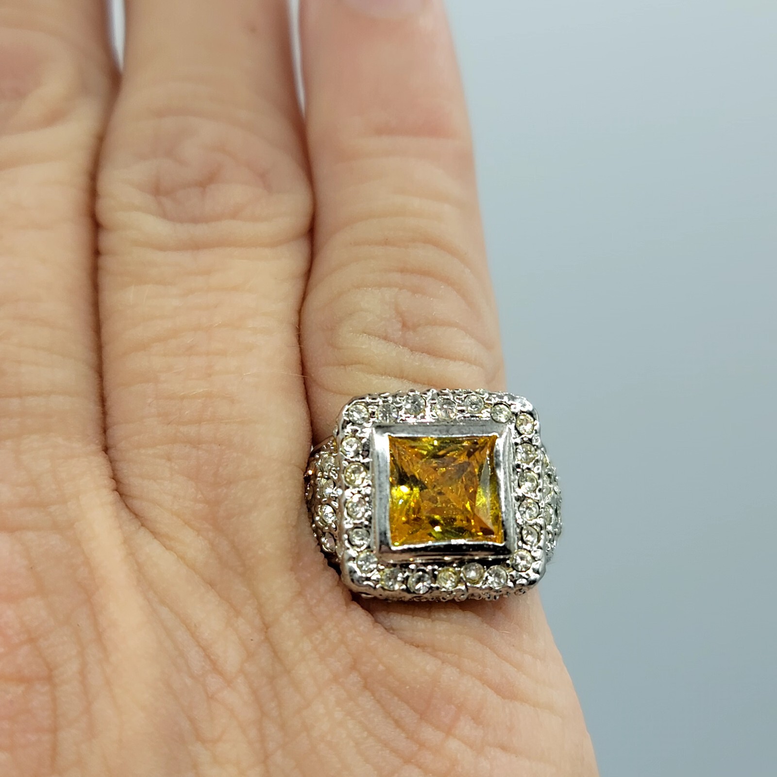 Vtg Sz 5 Ring Citrine Faceted Cubic Zirconia Clear Rhinestones Fashion Jewelry