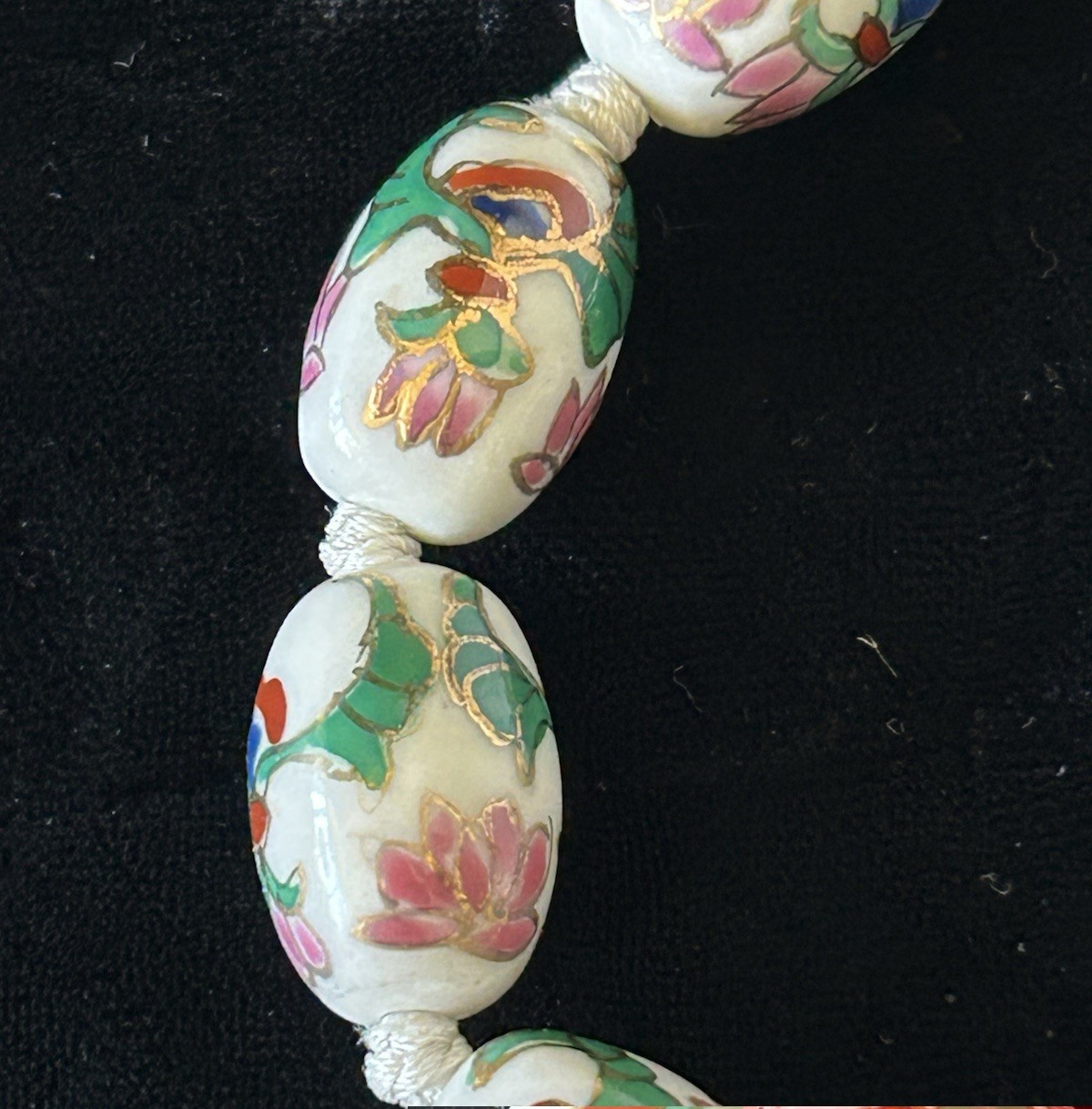 Vintage Chinese CLOISONNE Oval Bead NECKLACE Hand Knot White Lotus Blossom 24″