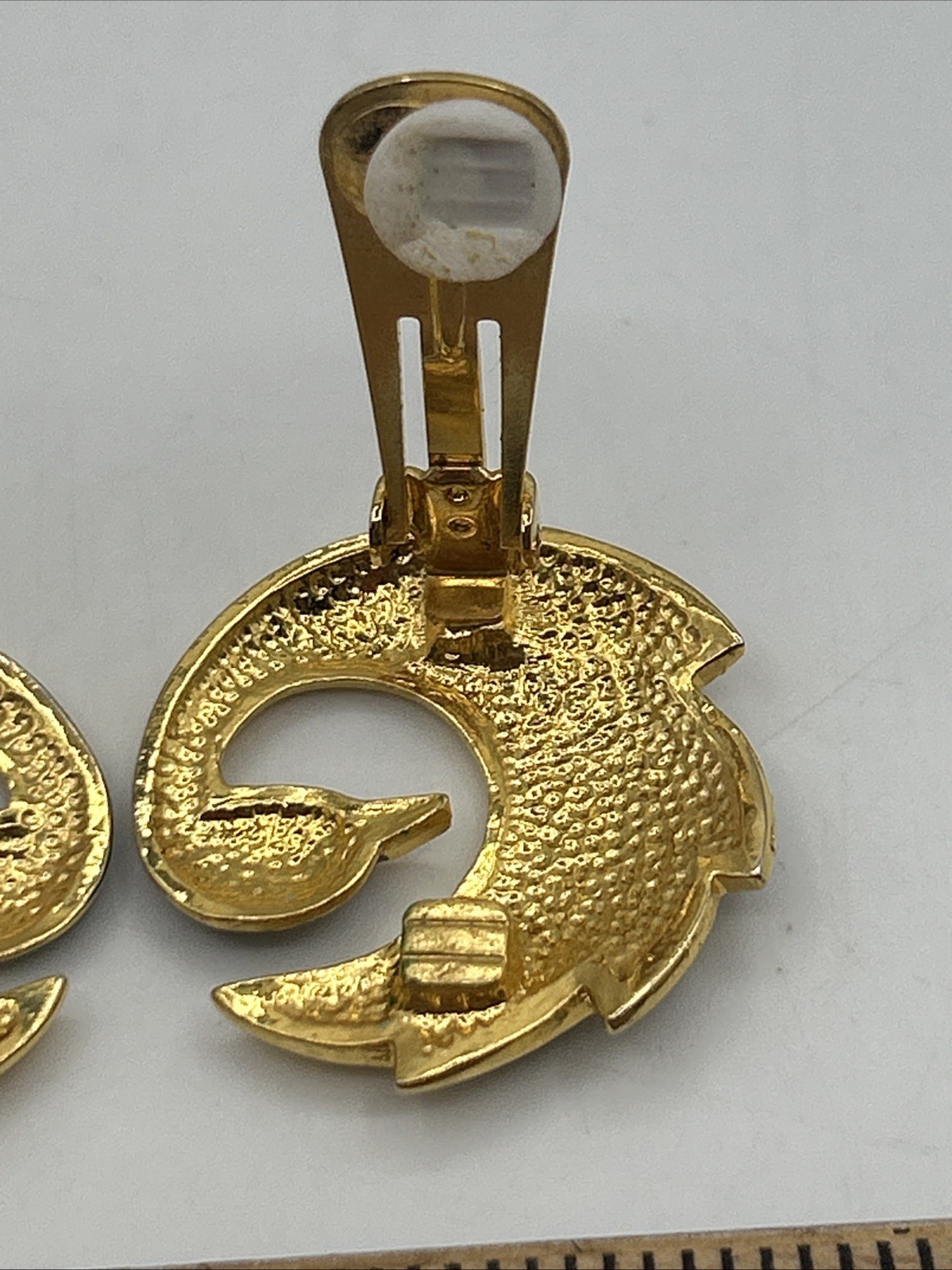 VTG “Orena Paris”? Enamel Gold Tone w/ Black Accents Swan Clip On Earrings