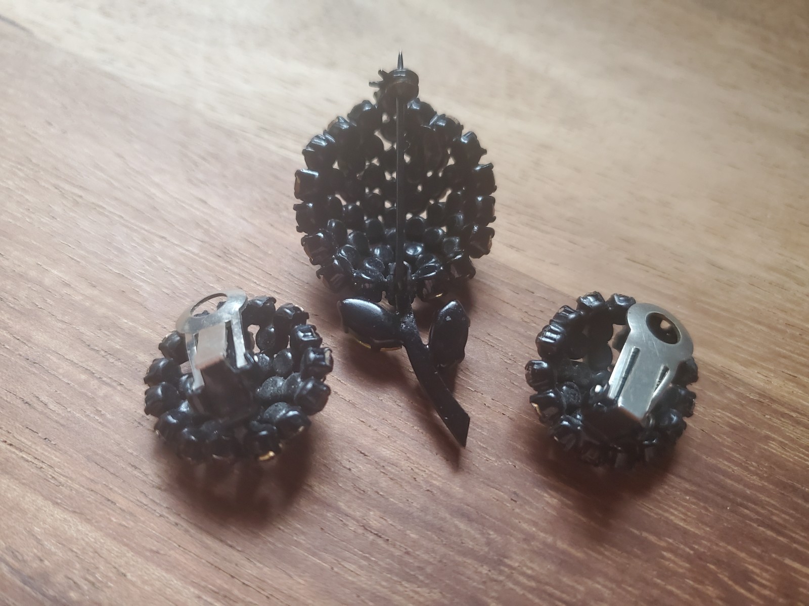 Vintage Made In Austria Brooch And Clip On Earrings Set – Floral Motif