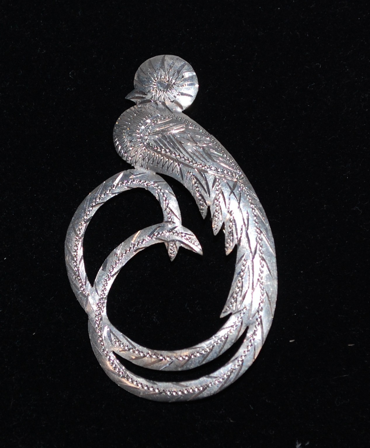 Vtg. Guatemala 900 Silver Signed Gurte Etched Quetzal Bird Pin/Brooch Preowned