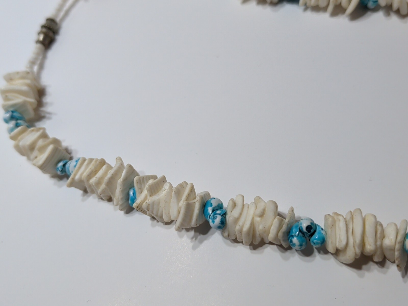 ✨VINTAGE✨ Blue and White Puka Shell and Turquoise Sea shells Necklace 17½ In