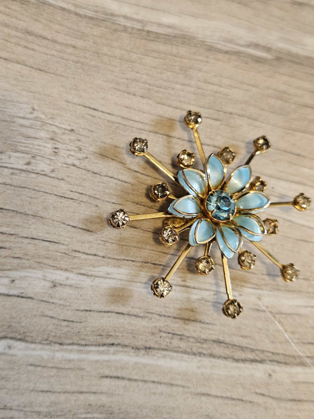 Vintage Starburst Flower blue Enamel and Rhinestones Brooch Goldtone