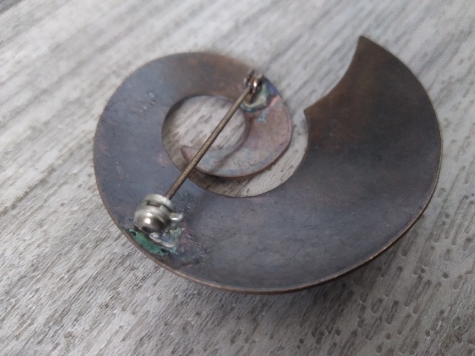 Metal Swirl Brass Brooch Vintage 2in