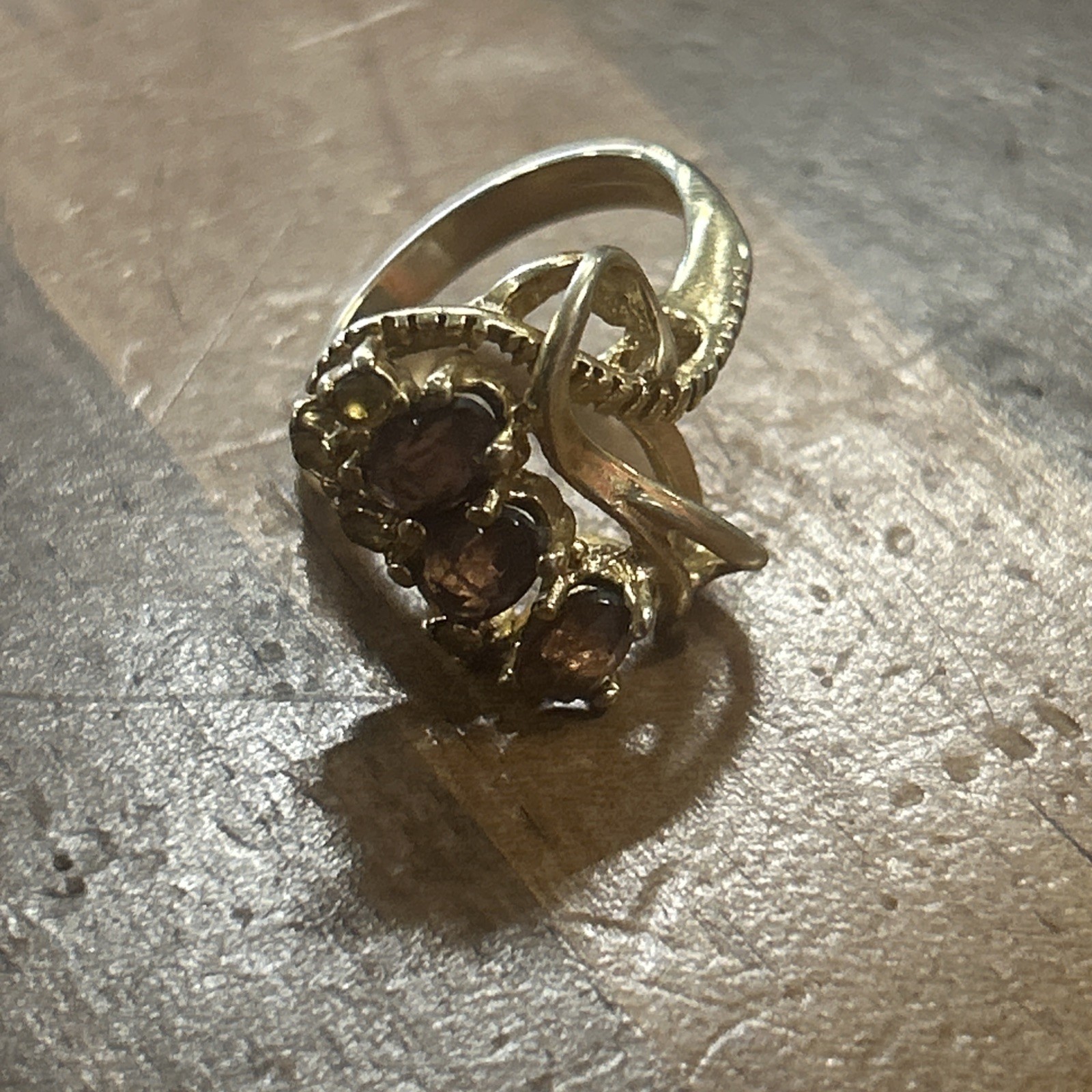 Vintage Unmarked Gold Filled Triple Purple Stone Ring Sz 7 4.51 Grams