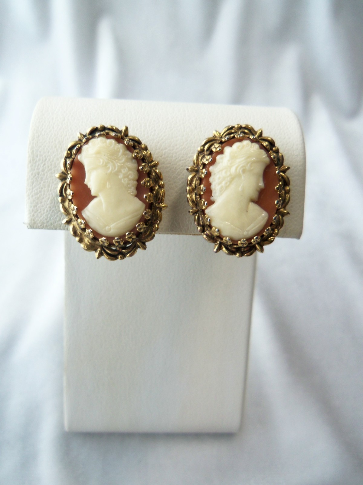 Vintage White On Brown Celluloid Cameo Gold Tone Filigree Clip On Earrings