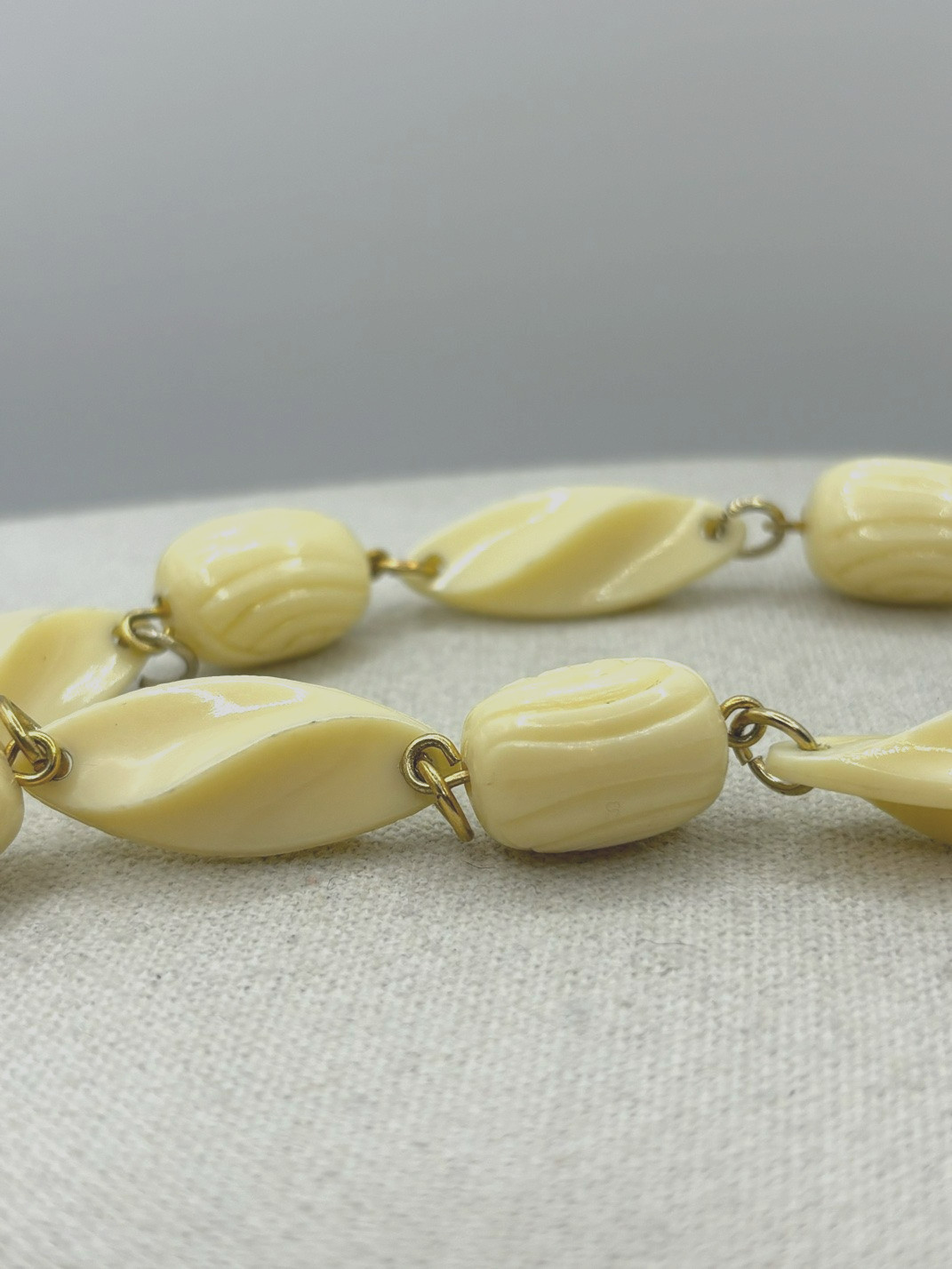 Vintage Ivory Cream Molded And Carved Bead Gold Tone Link Long Necklace 47 Inch