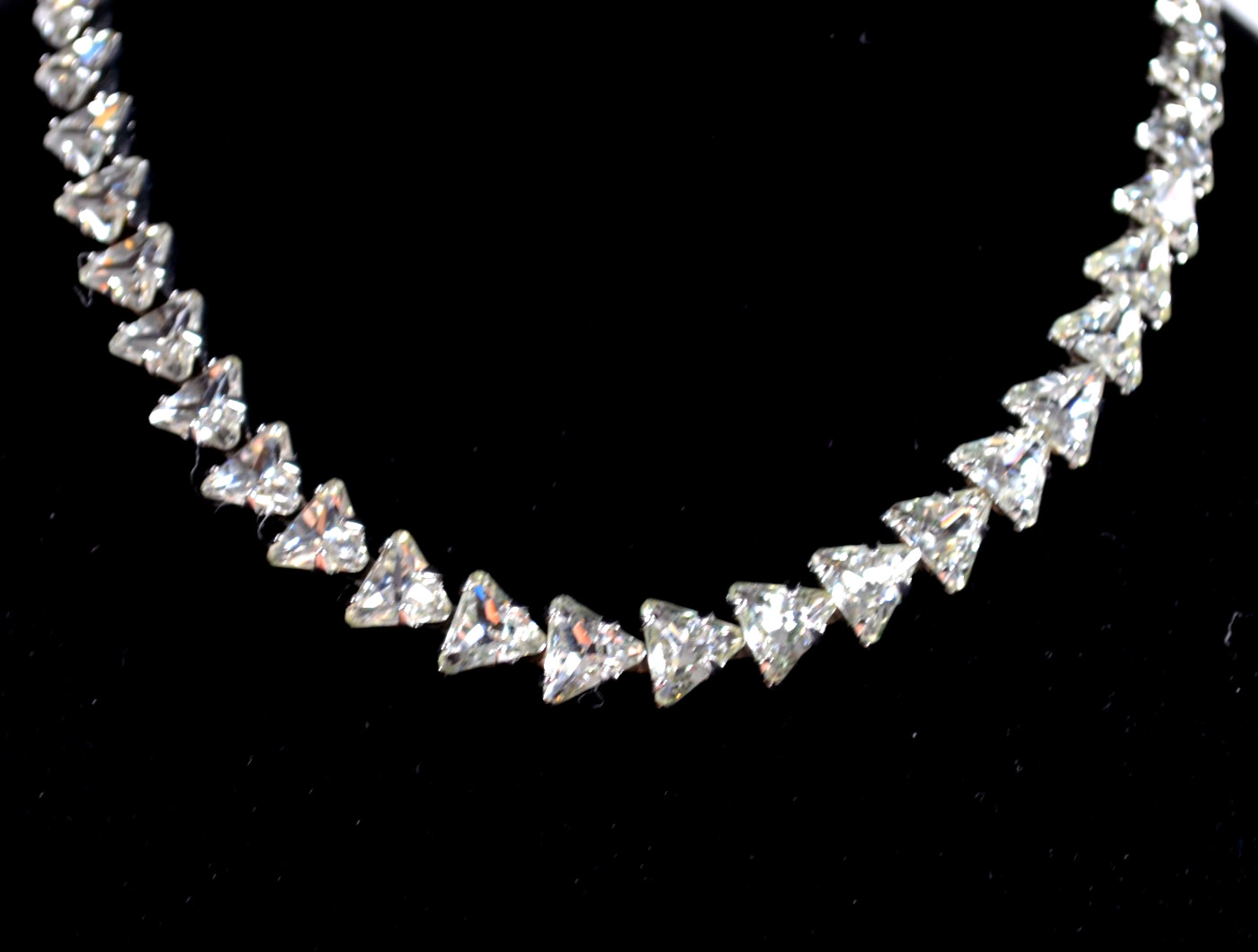 Vtg Silver Tone Choker Necklace Clear Triangle Shaped Rhinestone Beautiful 16″