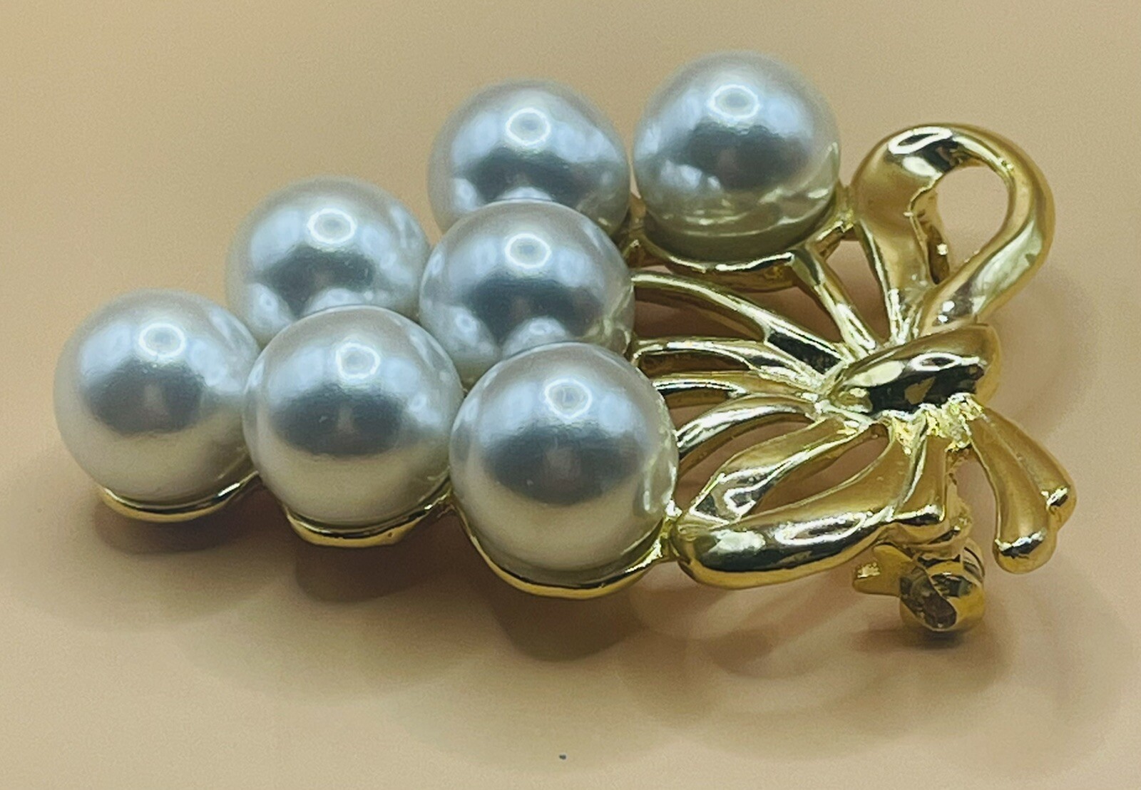 Vintage White Pearl Bunch of Grapes With Gold Plated Bow Costume Jewelry Brooch