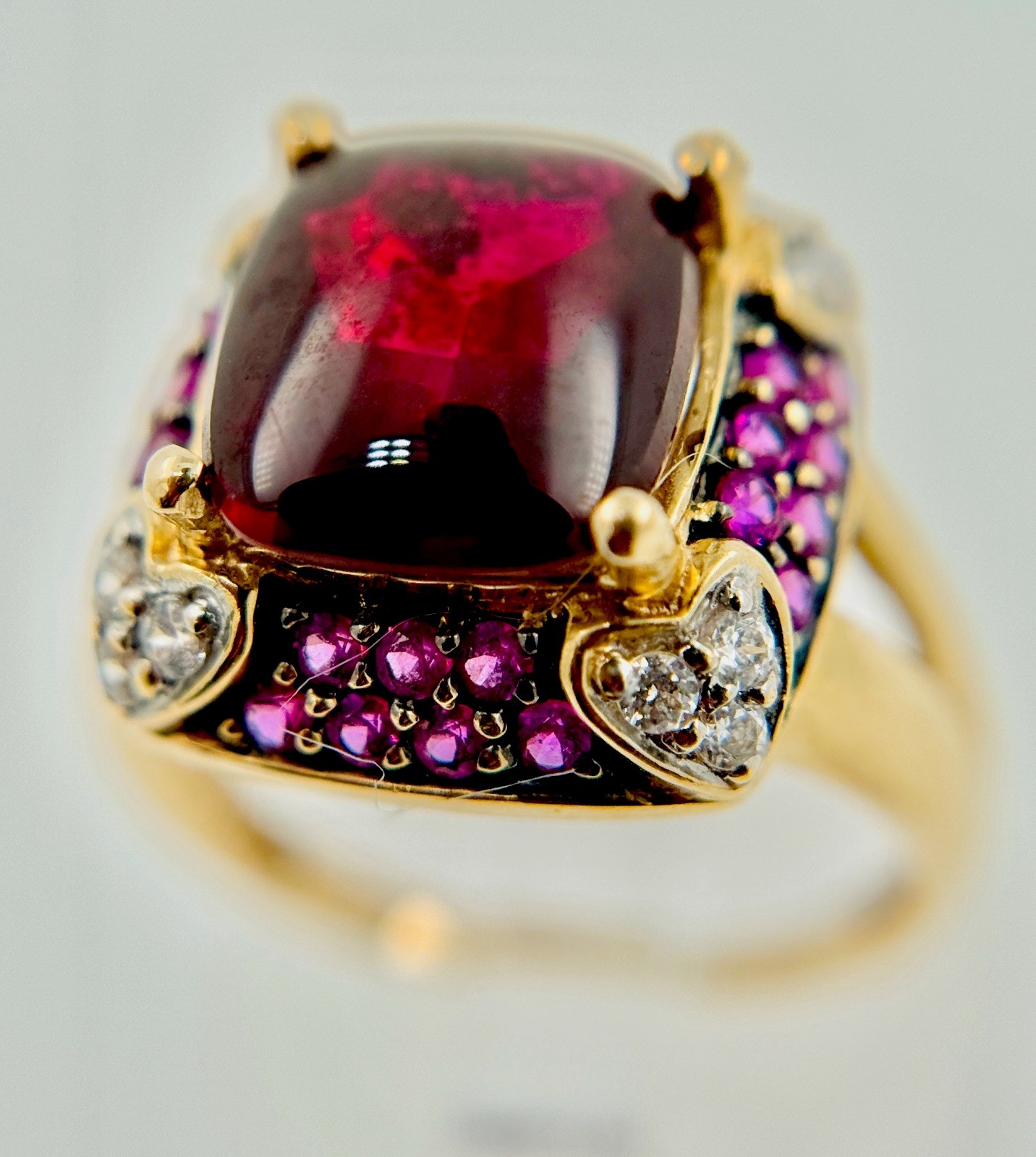 14K Gold gorgeous Garnet,Safire & Diamonds Ring MEDA size 6.25, 5g approximately