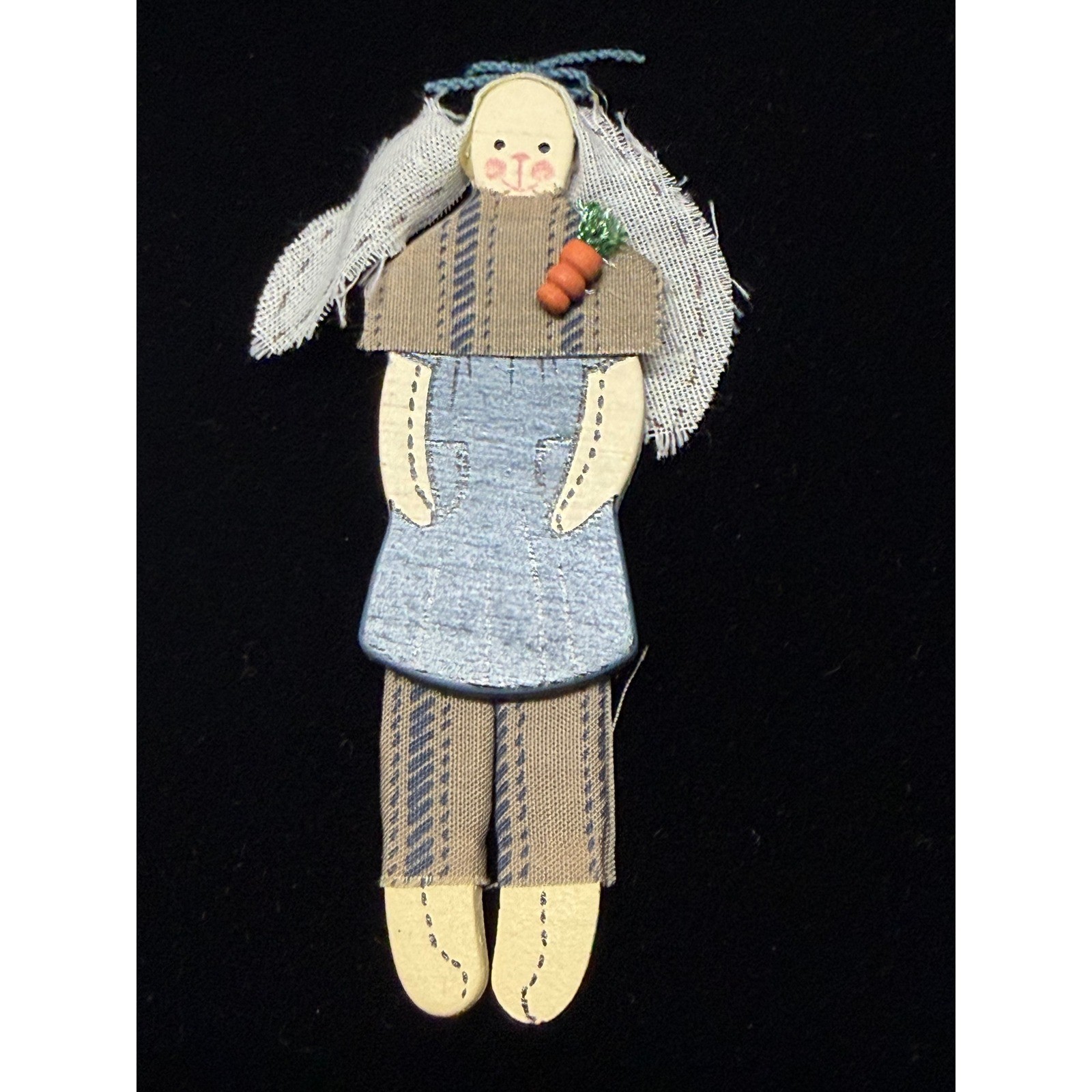 Vintage Tender Heart Treasures Bunny Rabbit Brooch Pin Country Folk Art Carrot