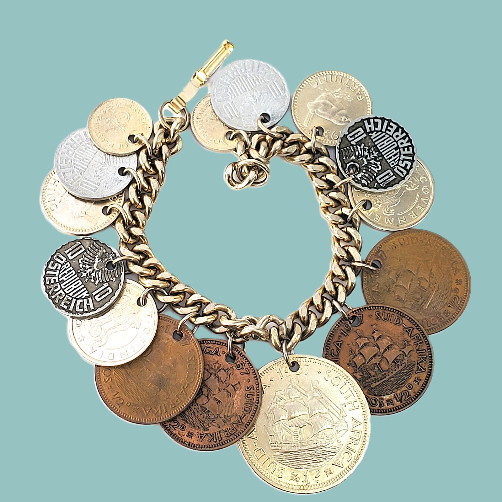 1950s CHARM Bracelet 15 REAL World Coins Gold Tone Vintage 7.25″