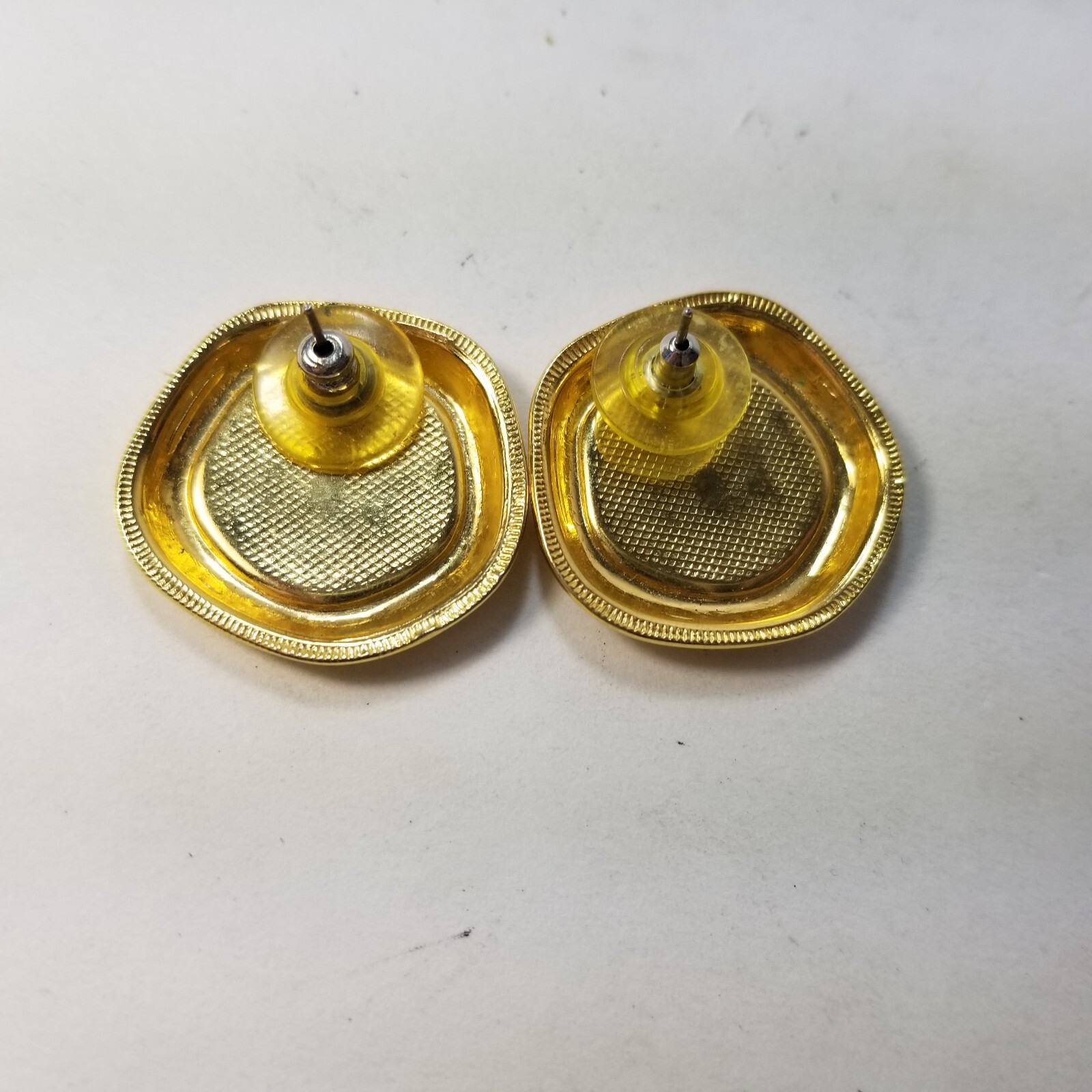 Vintage 1980s Gold Tone Red Enamel Round Post/Pierced Earrings