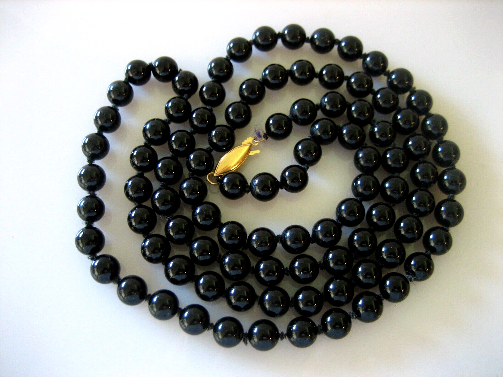 BLACK ONYX BEADED 14K YELLOW GOLD CLASP 32″ HAND KNOTTED NECKLACE
