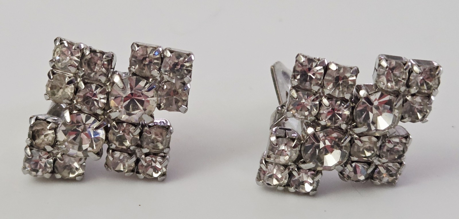 Vintage Silver Tone & Clear Glass Rhinestone Clip On Earrings Silvertone