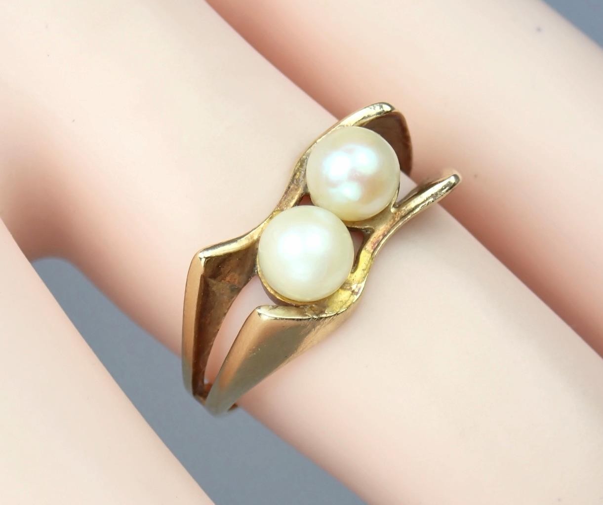 Beautiful Vintage 1970s Modernist Solid 9K Gold Pearl Waves Ring 1976 Size 5.75