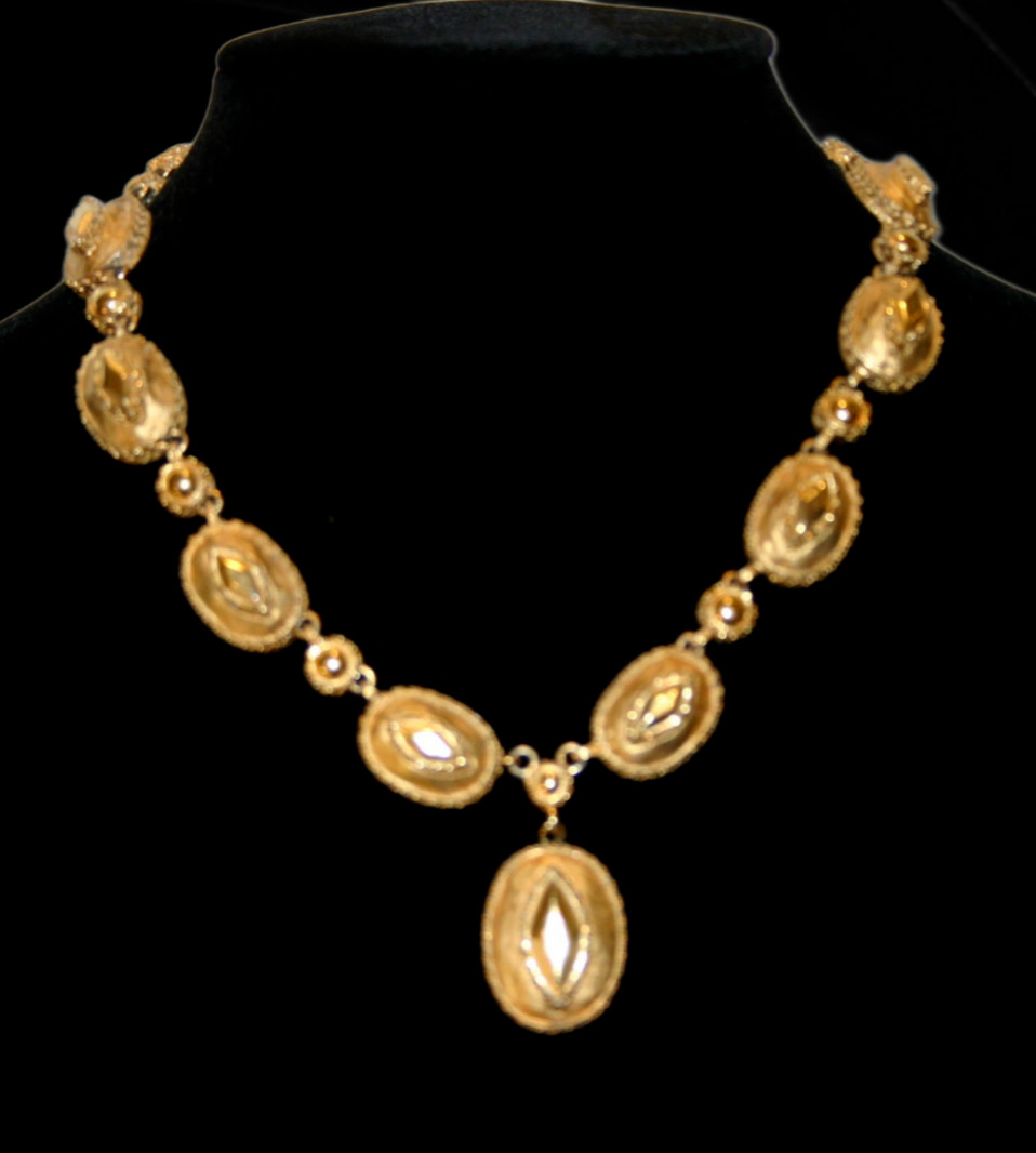 Vintage Hattie Carnegie Signed Gold Tone Collar Necklace