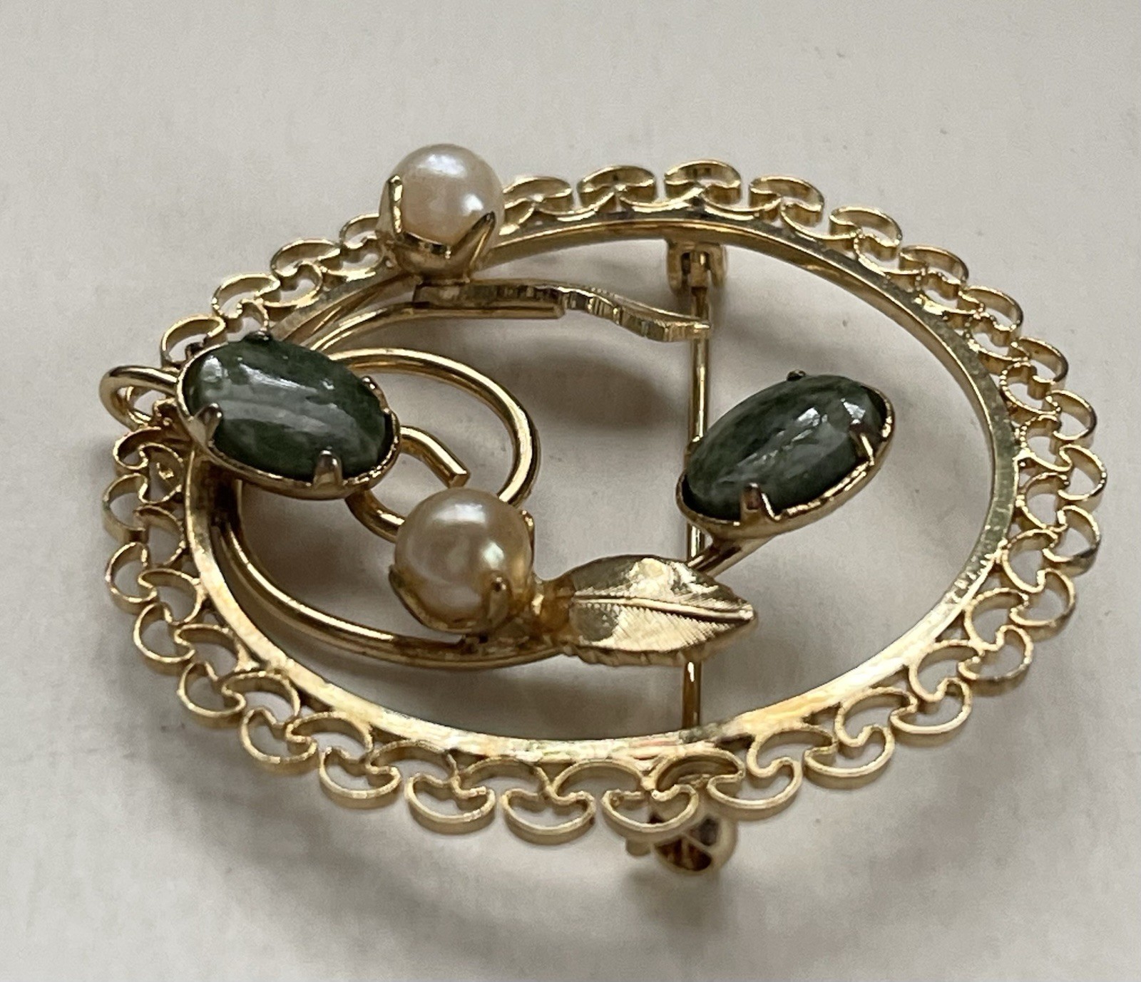 Vintage Signed AC 12K GF Pearl and Jade Cabochon Filigree Brooch Pin