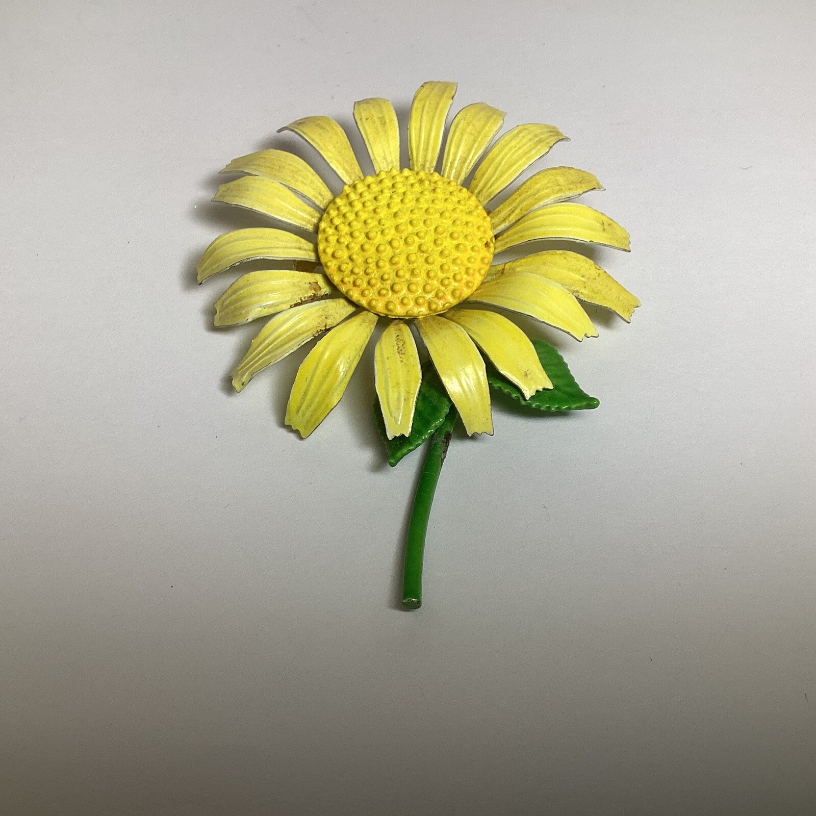 RETRO 1960’s YELLOW ENAMEL DAISY BROOCH WITH GREEN STEM