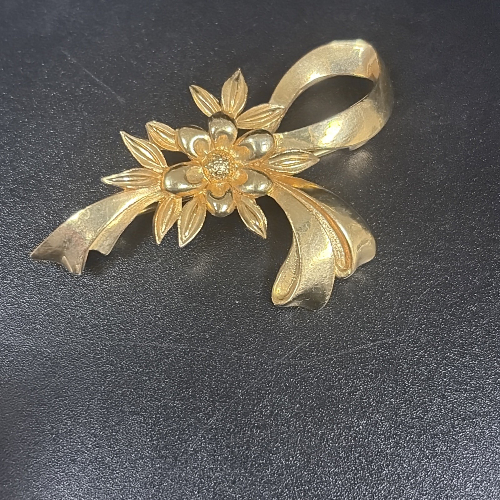 Made in England Gold Tone Brooch Ribbon And Flower. Rollover Safety Clasp “2 w