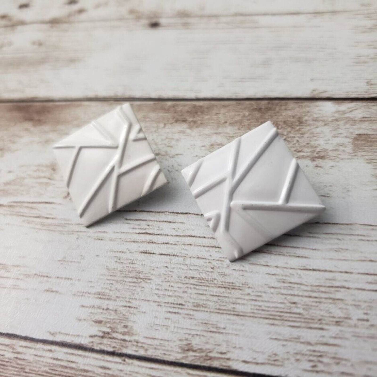 Vintage Clip On Earrings – Off White Retro Design Diamond Shape